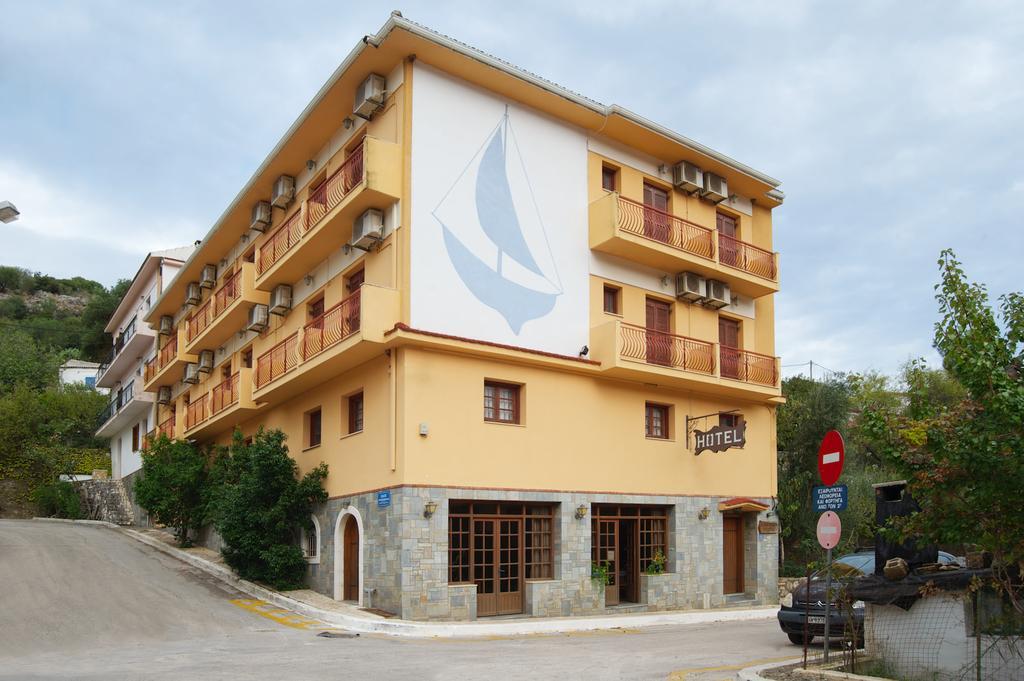 Moustakis Hotel Agia Efimia Rum bild